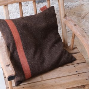 Coussin carré en laine et cuir de poisson - Linha