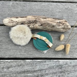 Caches-oreilles Pomponnettes Vert Jade à brides dorées