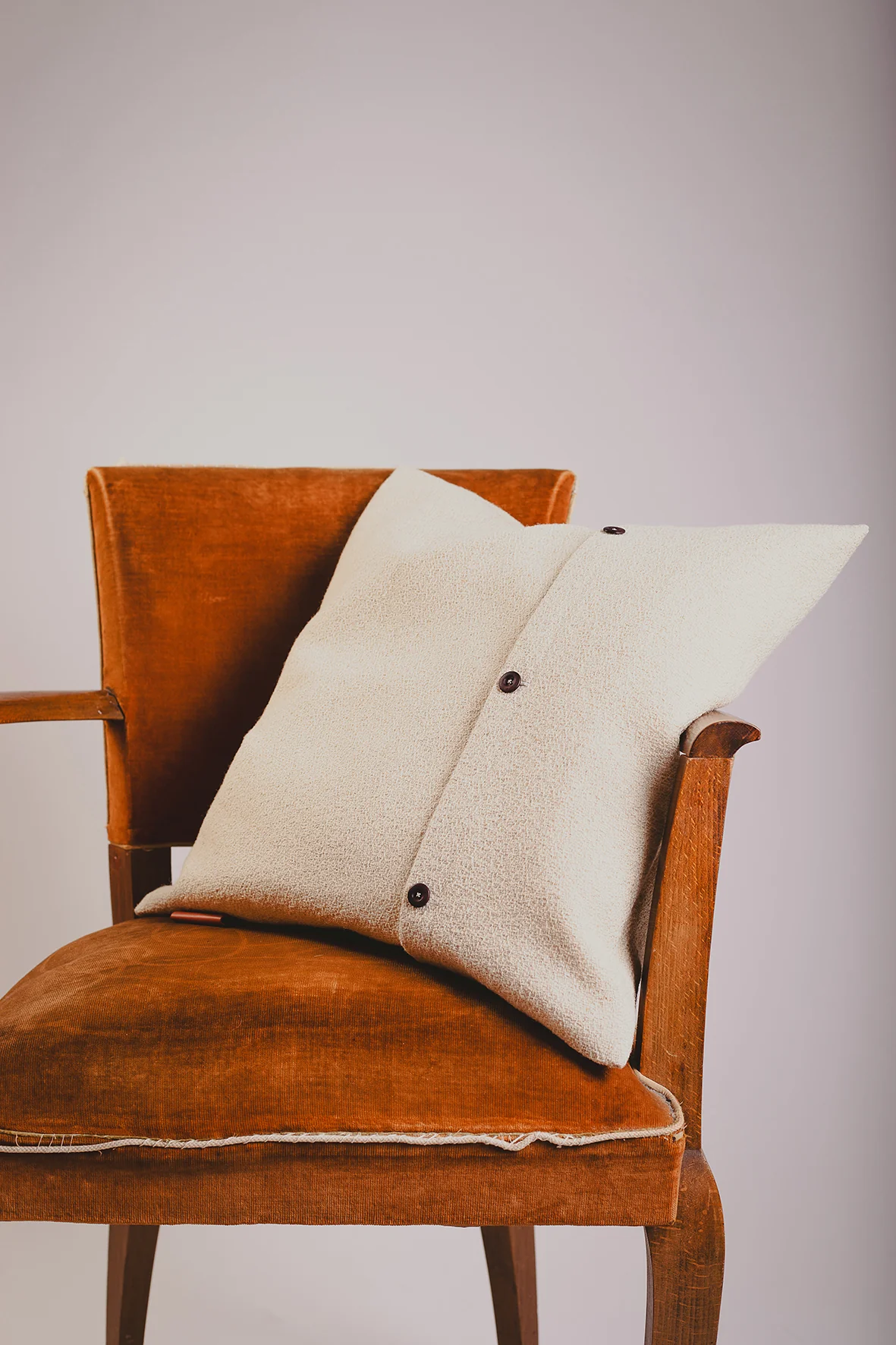 Coussin carré en bure de laine et chanvre - L’Heureux – Image 4