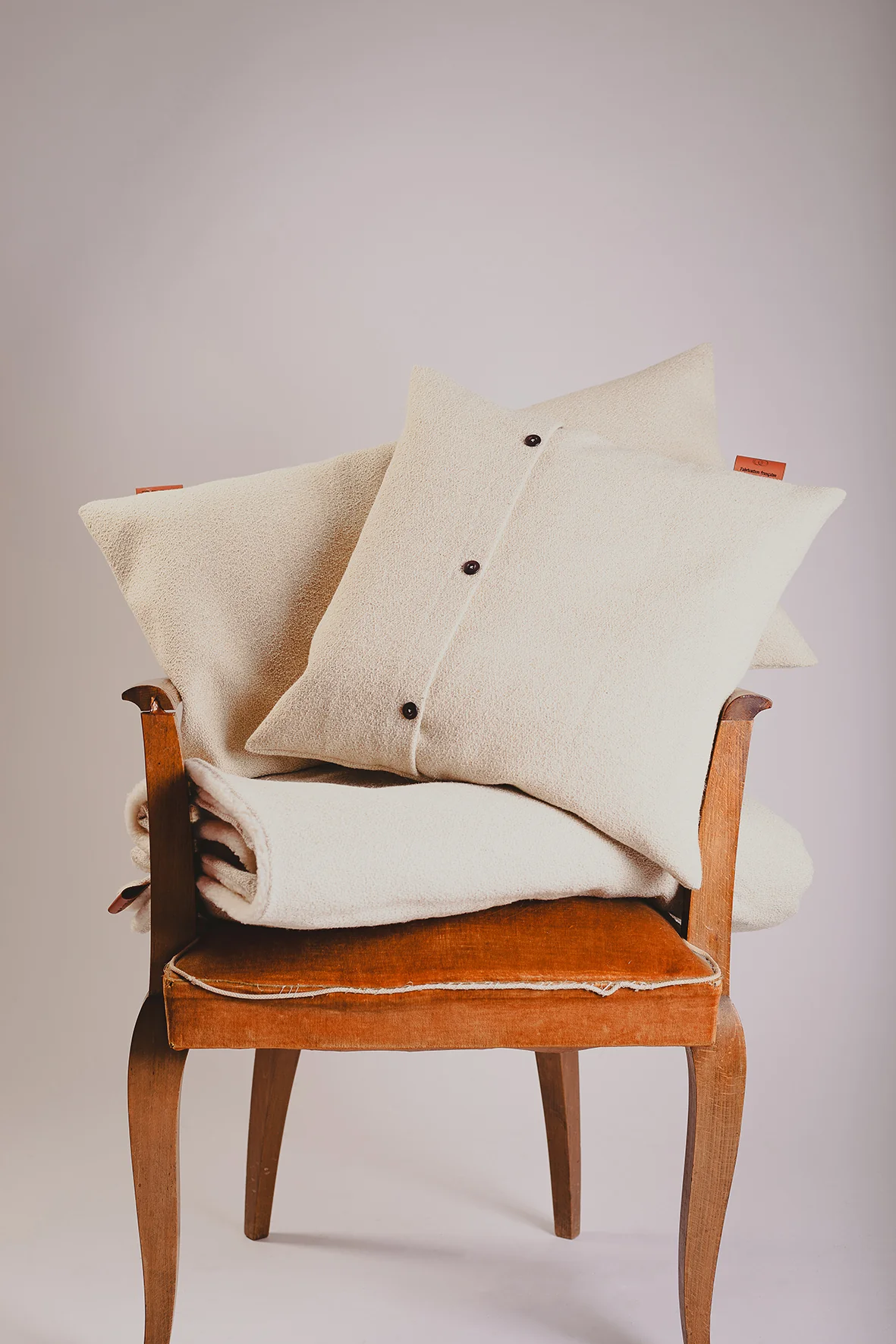 Coussin carré en bure de laine et chanvre - L’Heureux – Image 5