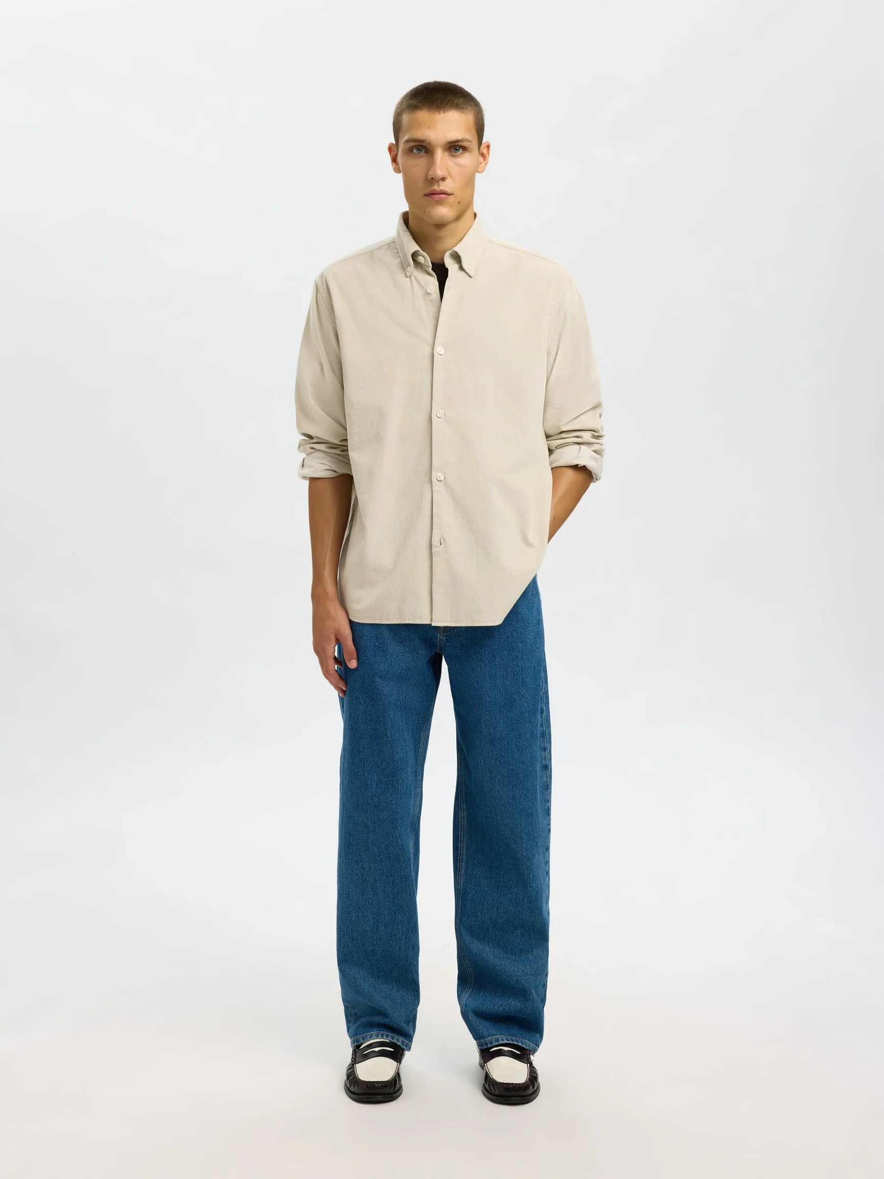 Chemise en velours côtelé fin beige - Selected – Image 4