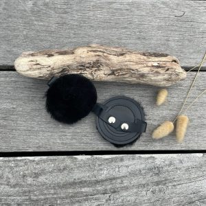 Caches-oreilles Pomponnettes Noires