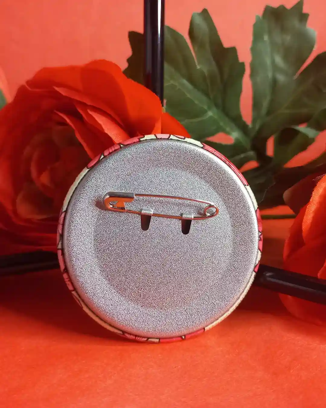 Badge Phosphorescent Daruma – Image 3