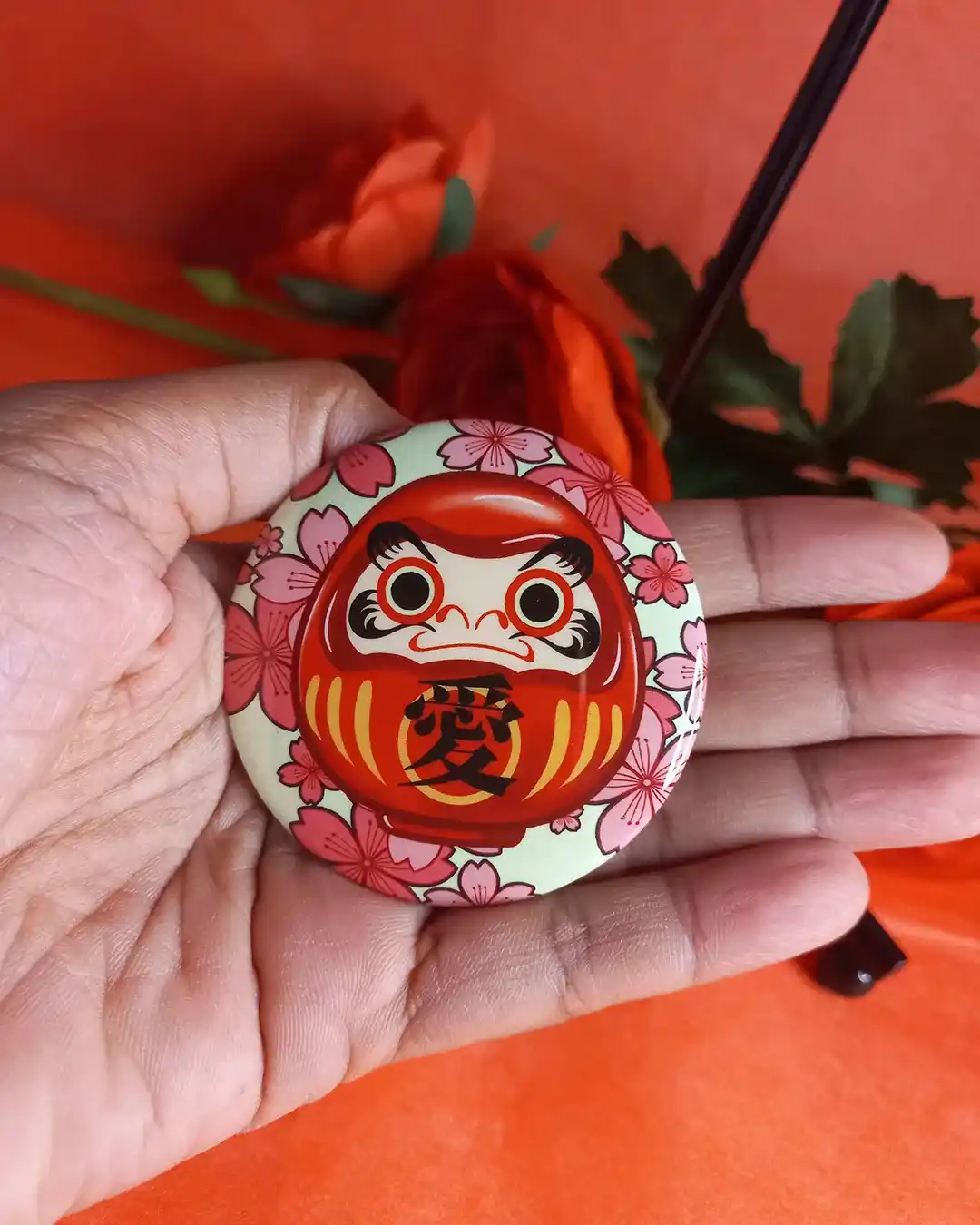 Badge Phosphorescent Daruma – Image 4
