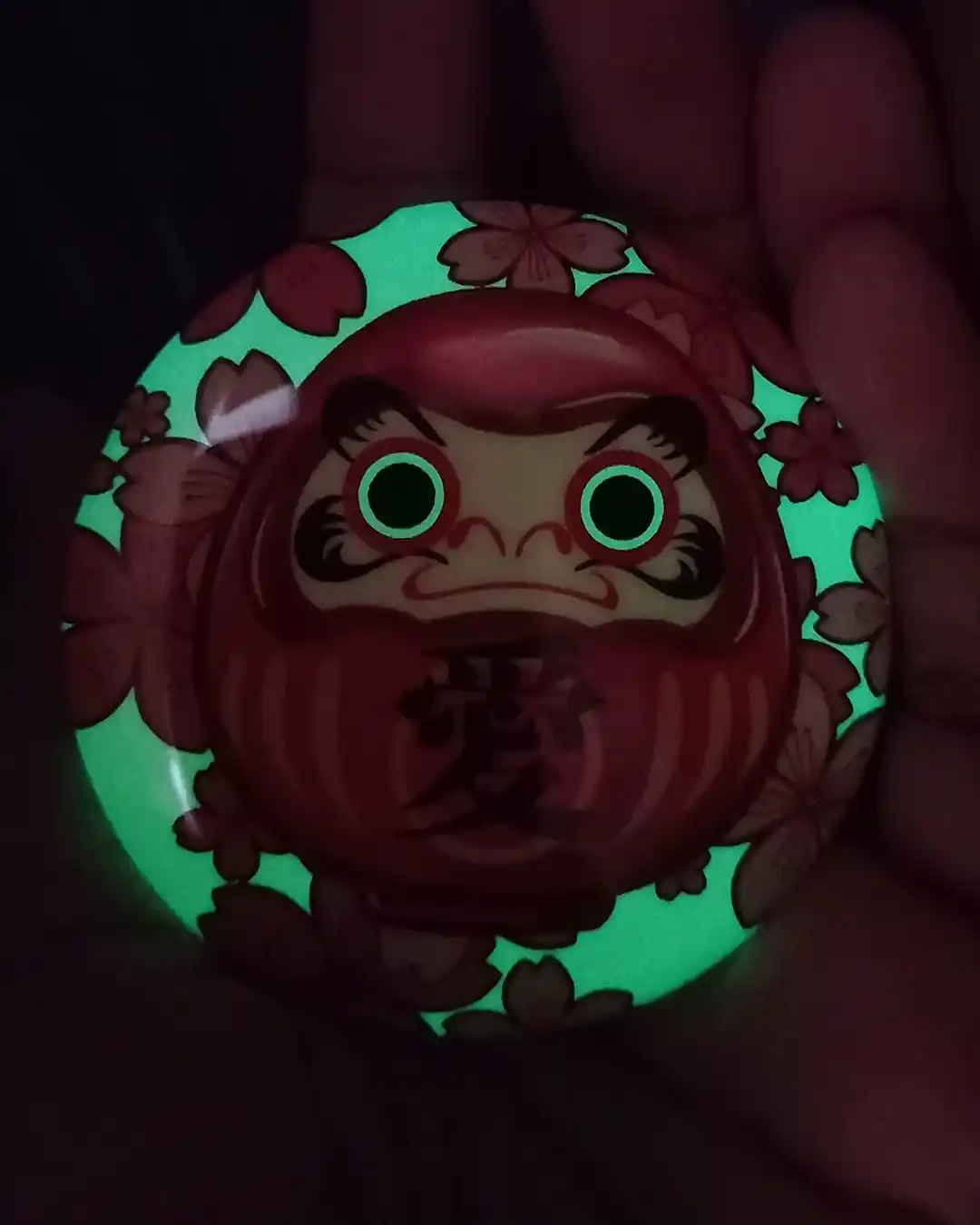 Badge Phosphorescent Daruma – Image 5