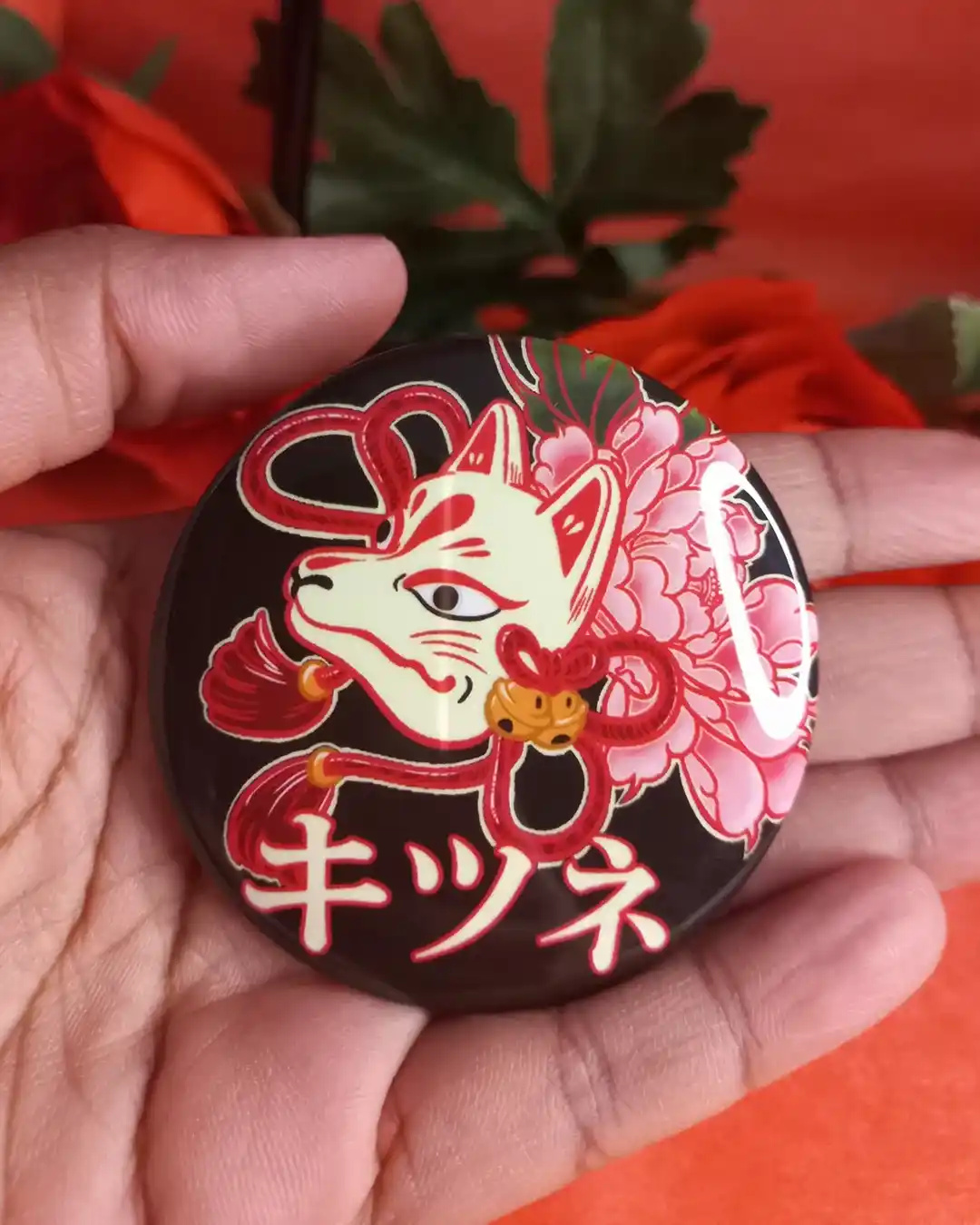 Badge Phosphorescent Kitsune – Image 4