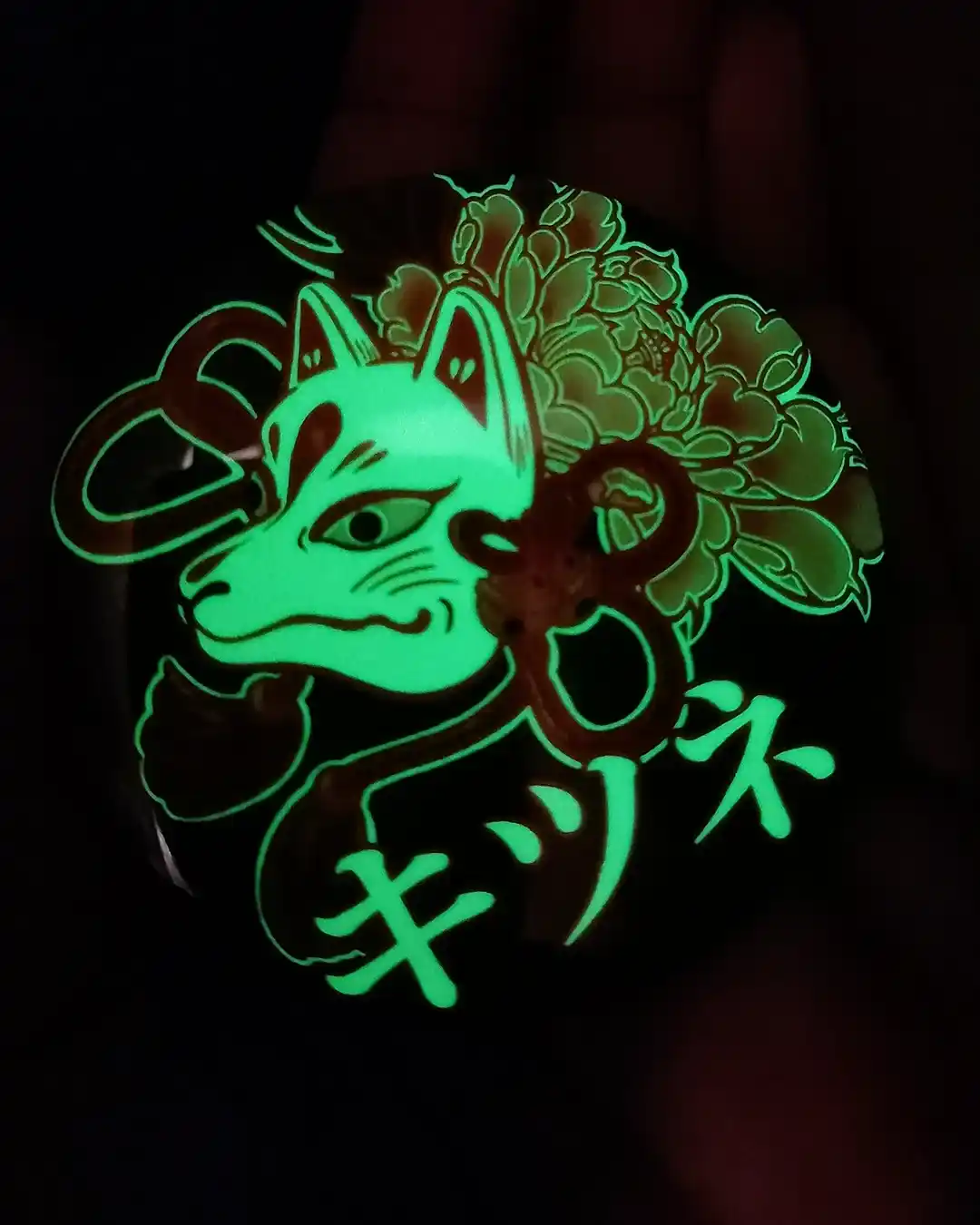 Badge Phosphorescent Kitsune – Image 5