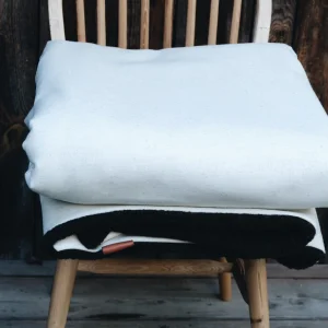 Petit plaid de naissance Premium en border de laine – L’Affectueux