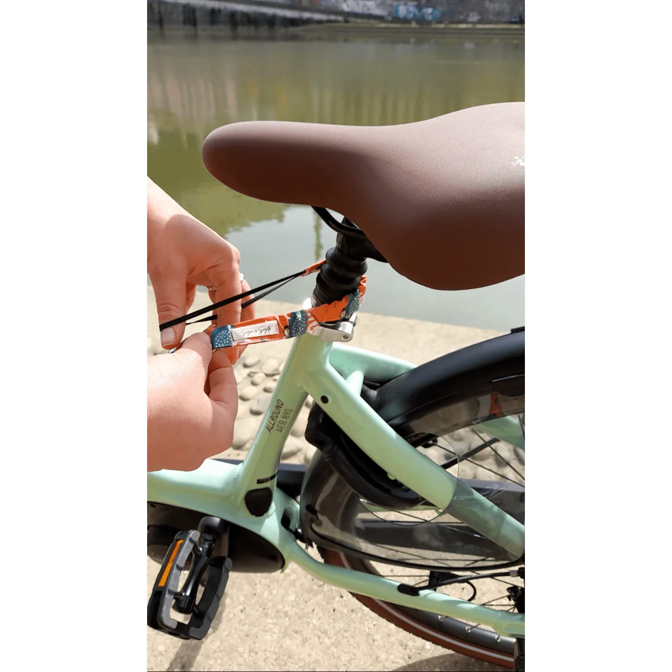 Attache-Jupette Spécial Jupe A Vélo - Suzette – Image 4