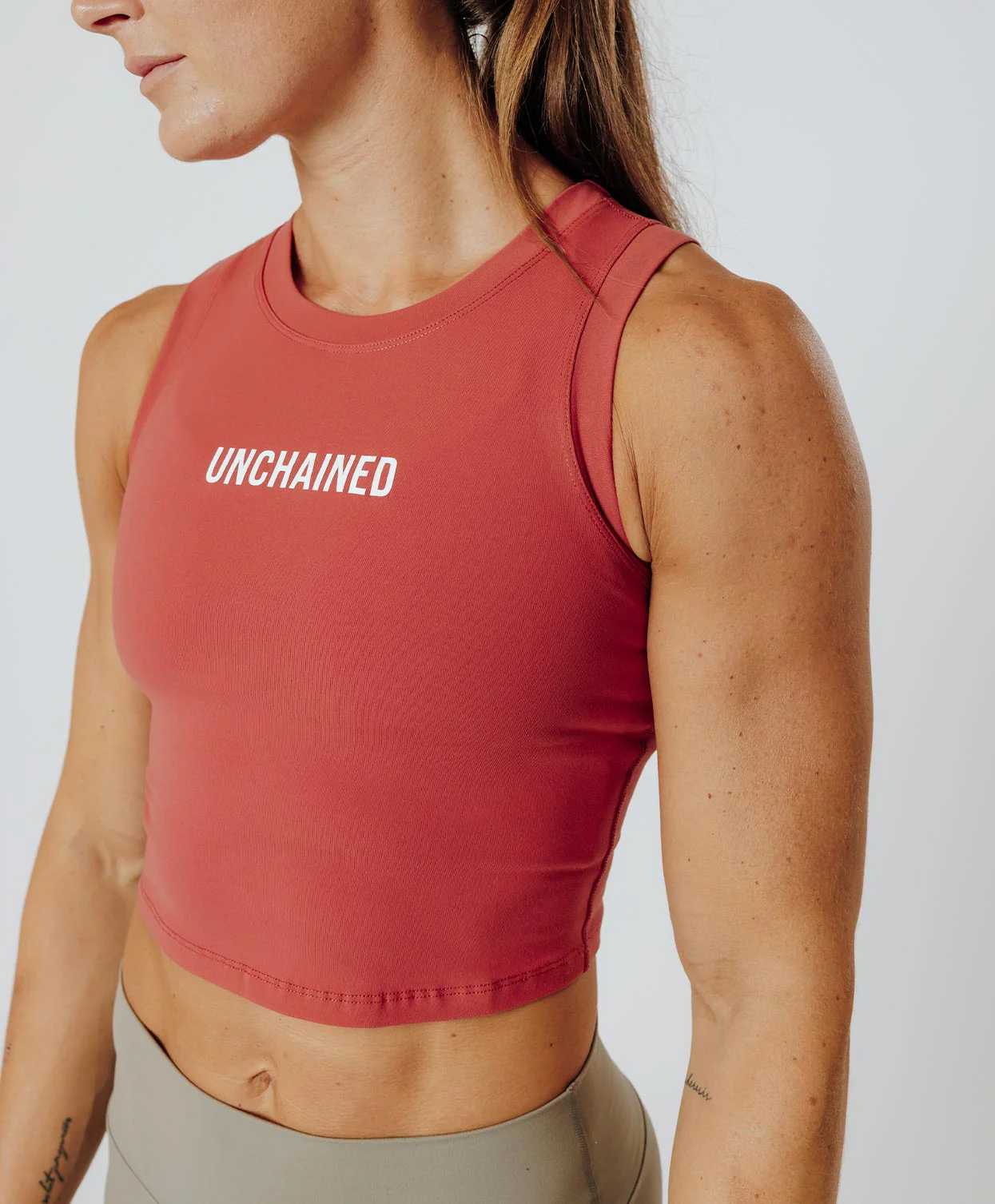 MUSCLE CROP TANK SKIN rouge marsala – Image 3